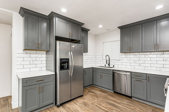 Building Photo - 7401 Valaria Dr