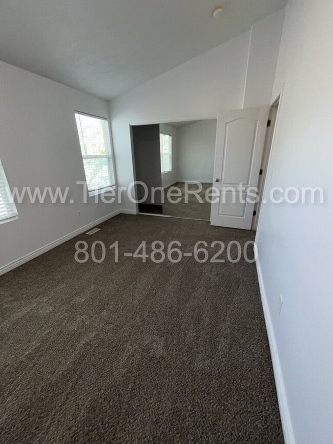 Building Photo - NO DEPOSIT option available for qualified ...