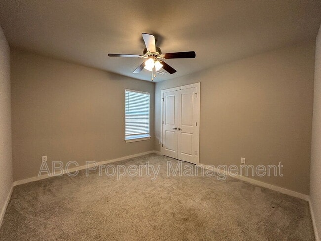 Building Photo - 350 S Emerald Woods Run