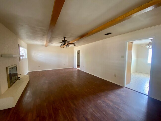 Building Photo - PRE-LEASING JULY.