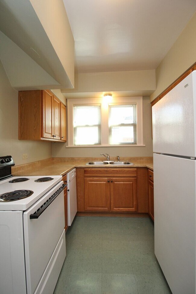 Building Photo - 2330 SE 22nd Ave