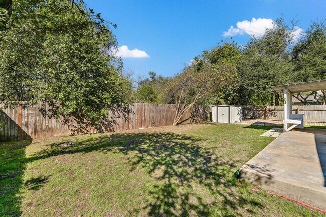 Building Photo - 6808 Luckenbach Ln