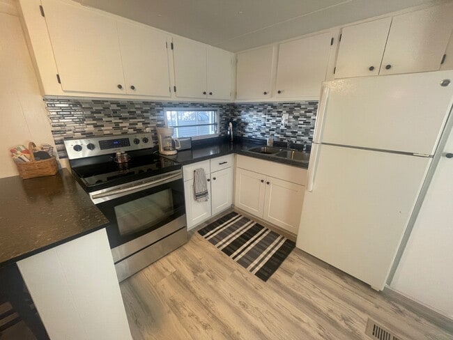 Building Photo - 6909 Marlin Ln