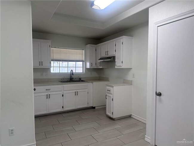Building Photo - 6504 S Venus Ln
