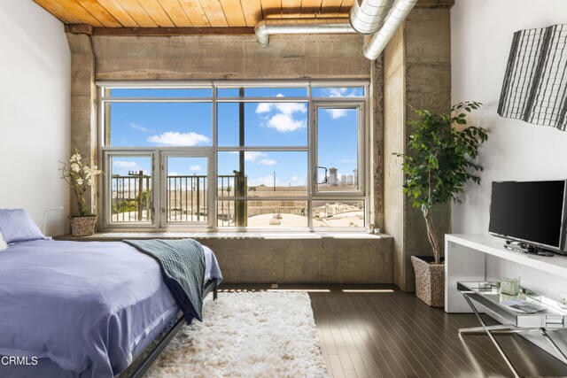 Building Photo - 530 S Hewitt St