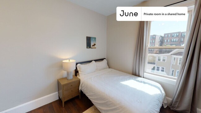 Building Photo - 16 Glenway St