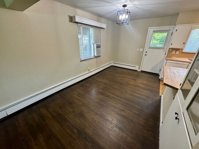Building Photo - 3 Bedroom ~ Clintonville