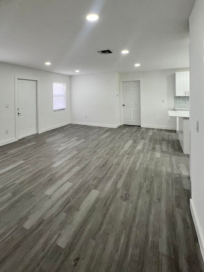 Building Photo - 2801 Ave Q