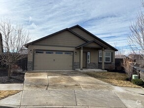 Building Photo - Redmond Home with Large Fenced Yard and Co...