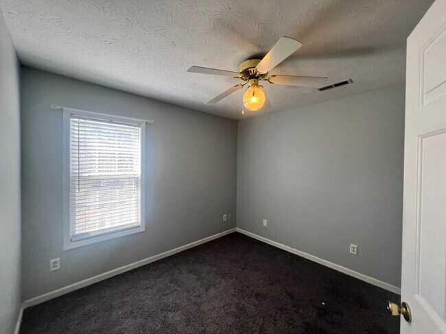 Building Photo - Southern Charm