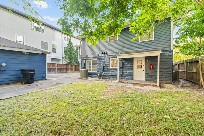 Building Photo - 2109 Sheridan St