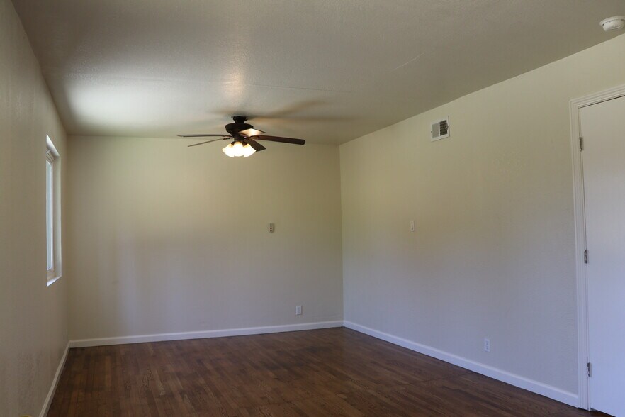 Building Photo - 335 Rollingwood Dr