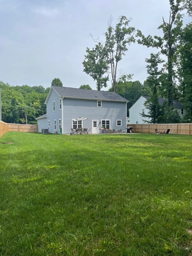 Building Photo - Beautifully Furnished 4-Bedroom Home with ...