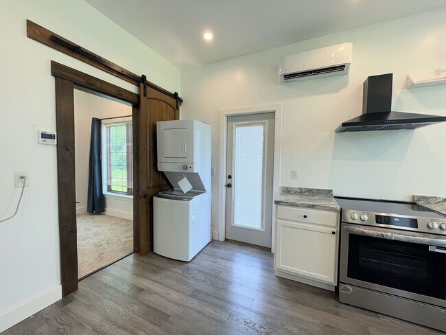 Building Photo - Updated 2 bedroom home
