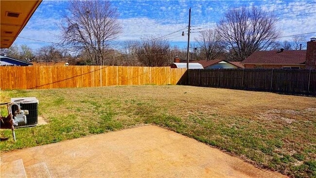 Building Photo - 212 Shadybrook Pl