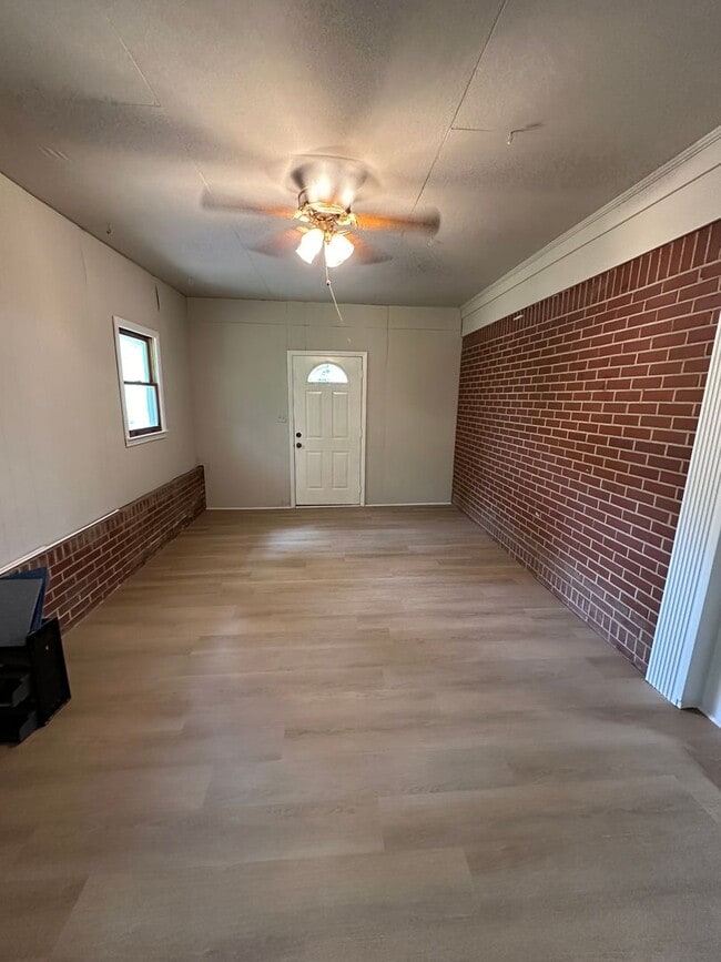 Building Photo - 135 McBee St
