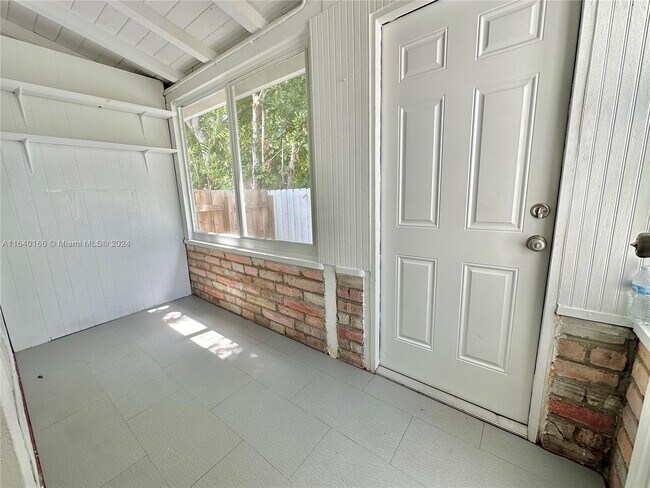 Building Photo - 1914 Dewey St