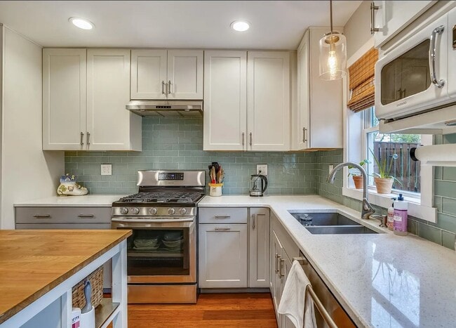 Building Photo - Bethany Court