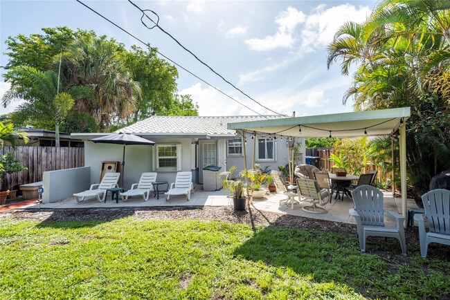 Building Photo - 1541 NW 6th Ave