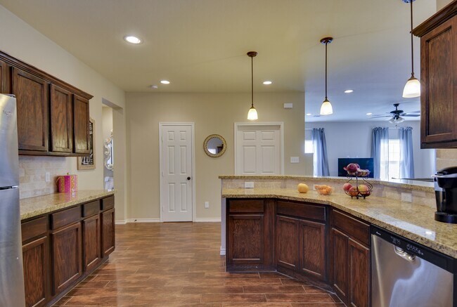 Building Photo - 601 Highlands St