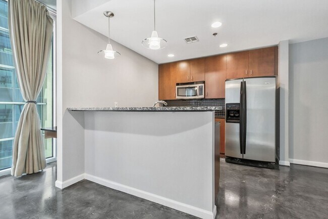 Building Photo - 415 Church St