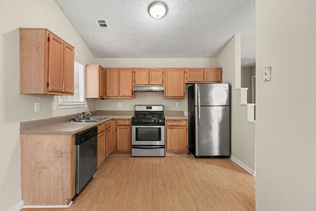 Building Photo - 3 Bedroom 2 Bath House