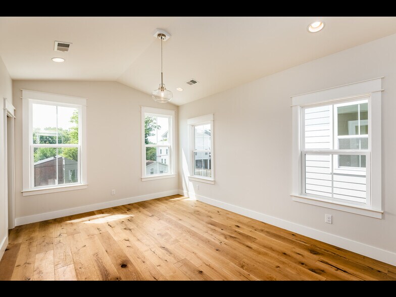 Building Photo - 1447 14th Ave S