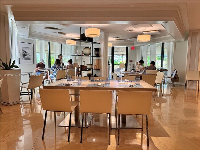 Building Photo - 1121 Crandon Blvd