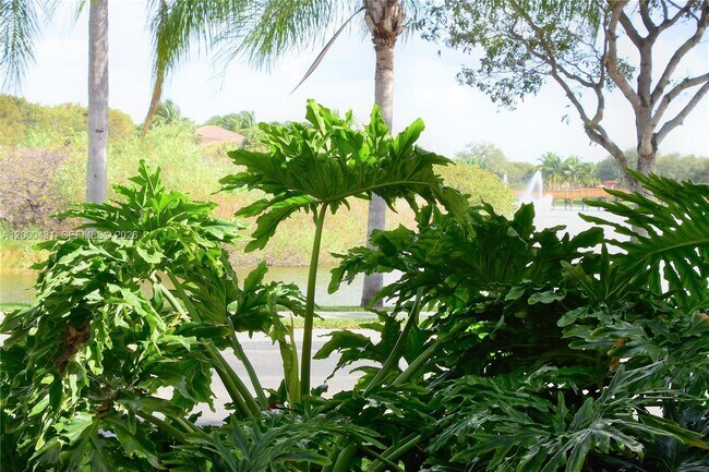 Building Photo - 2493 Centergate Dr