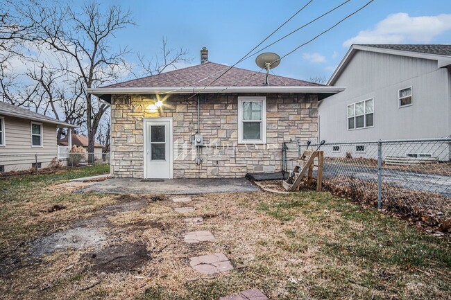 Building Photo - Charming 2 Bedroom Ralston Home!