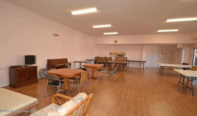 Building Photo - 744 S Orlando Ave