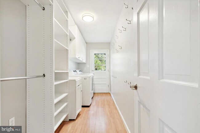 Building Photo - 1200 Forestwood Dr