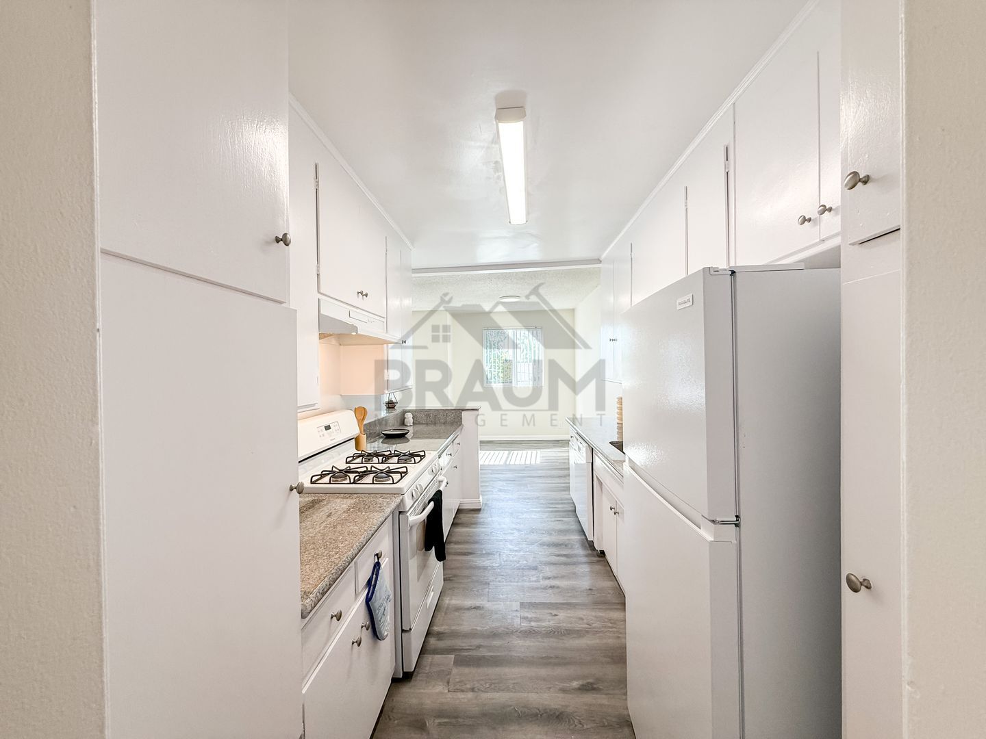 Building Photo - 6039 Whitsett Ave