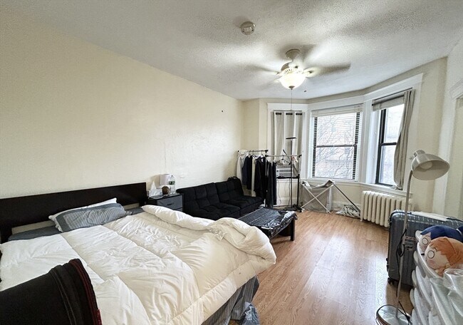 Building Photo - 39 Hemenway St