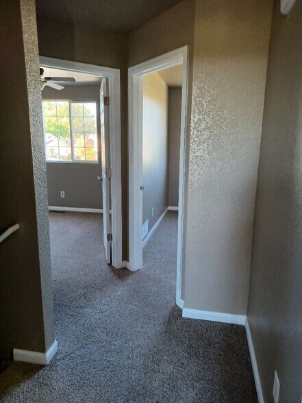 Building Photo - 3200 Rock Point Ct