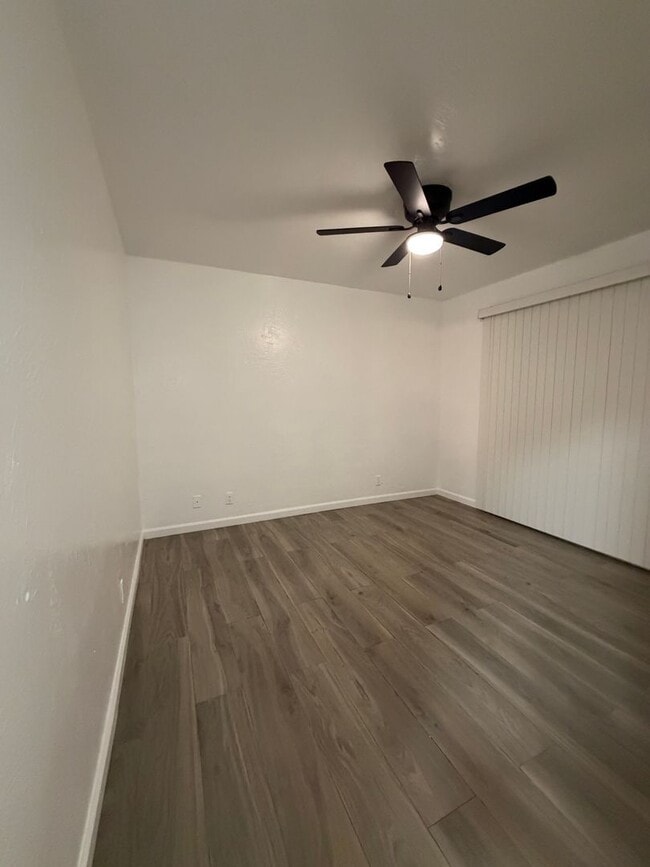 Building Photo - 14606 Riverside St