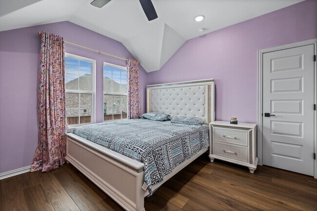 Building Photo - 1444 Kit King Dr