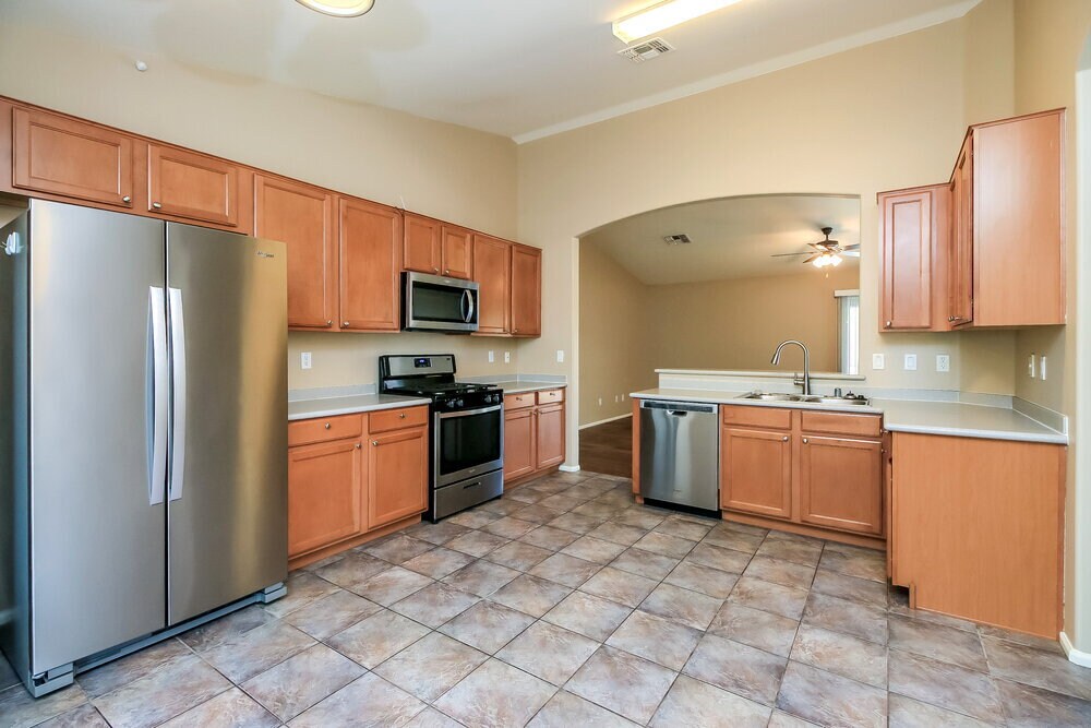 Building Photo - 2175 W Goldmine Mountain Dr
