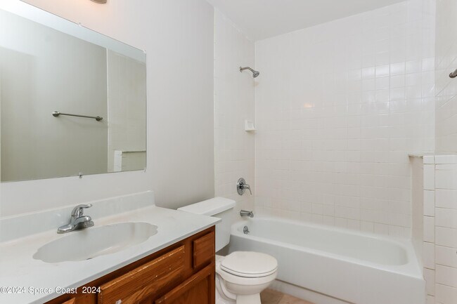 Building Photo - 1155 31st Ave SW