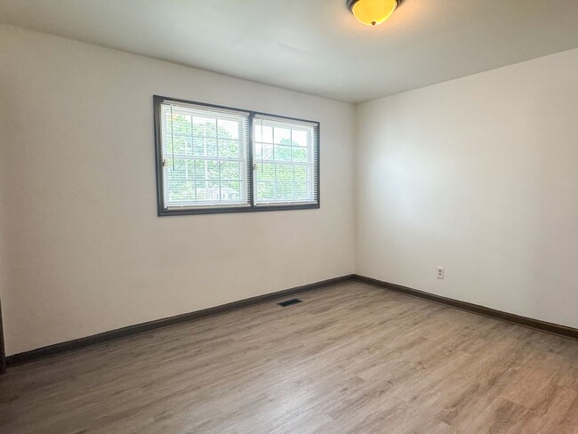Building Photo - 1307 Tabb Ave
