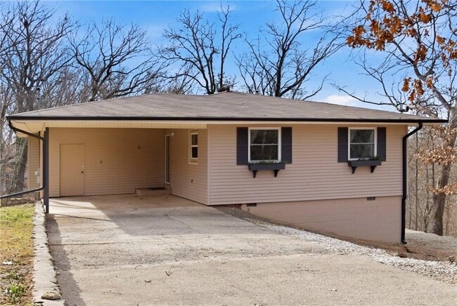 Building Photo - 3 Leigh Ln