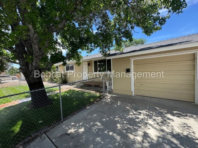 Building Photo - 700 Cottonwood Dr