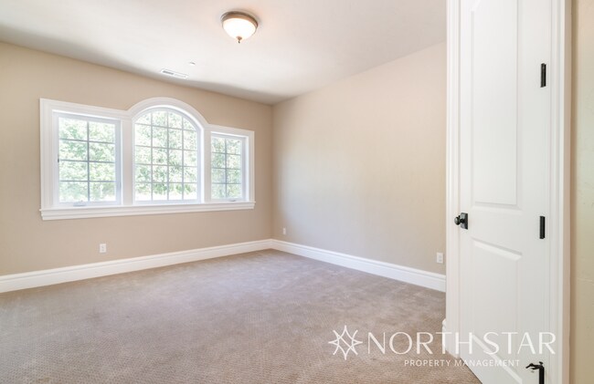 Building Photo - Executive Custom Home with River View on Acreage in West Linn