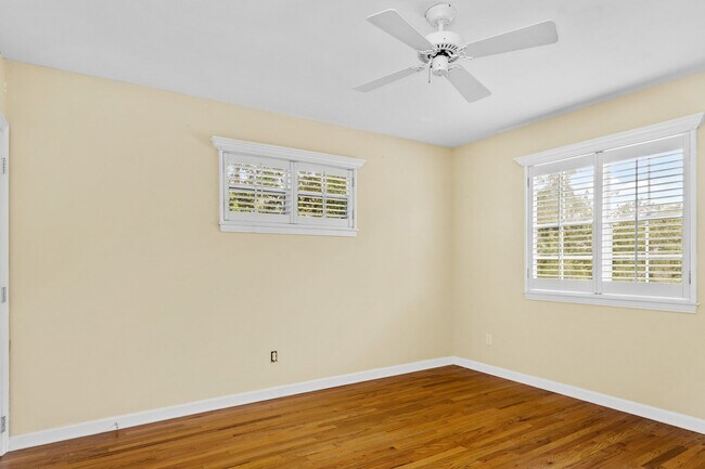 Building Photo - Winter Park Pool Home on half acre lot, st...
