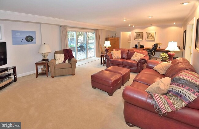 Building Photo - 610 John Marshall Dr NE