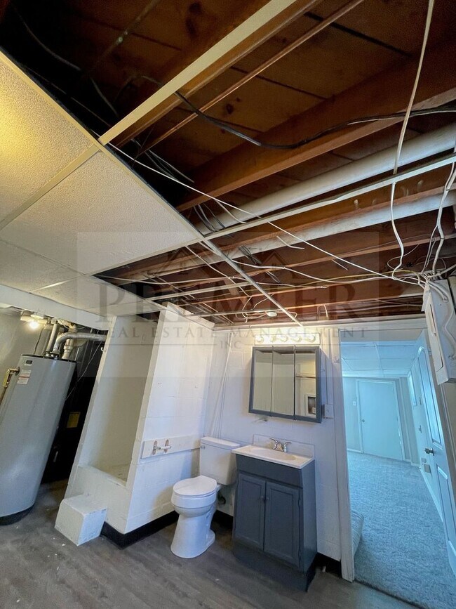 Building Photo - 1004 Anderson St