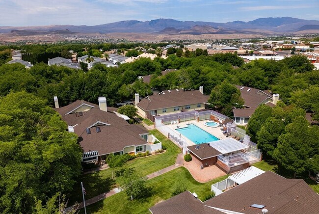 Building Photo - 845 N Valley View Dr