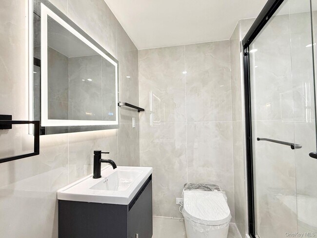 Building Photo - 20 Baylis Pl