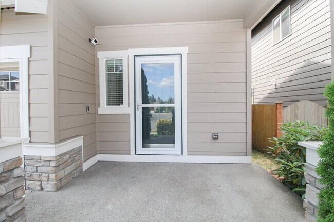 Building Photo - Spacious Rental! 3bed 3bath 2039sf 2 Car Garage A/C + Bonus Room