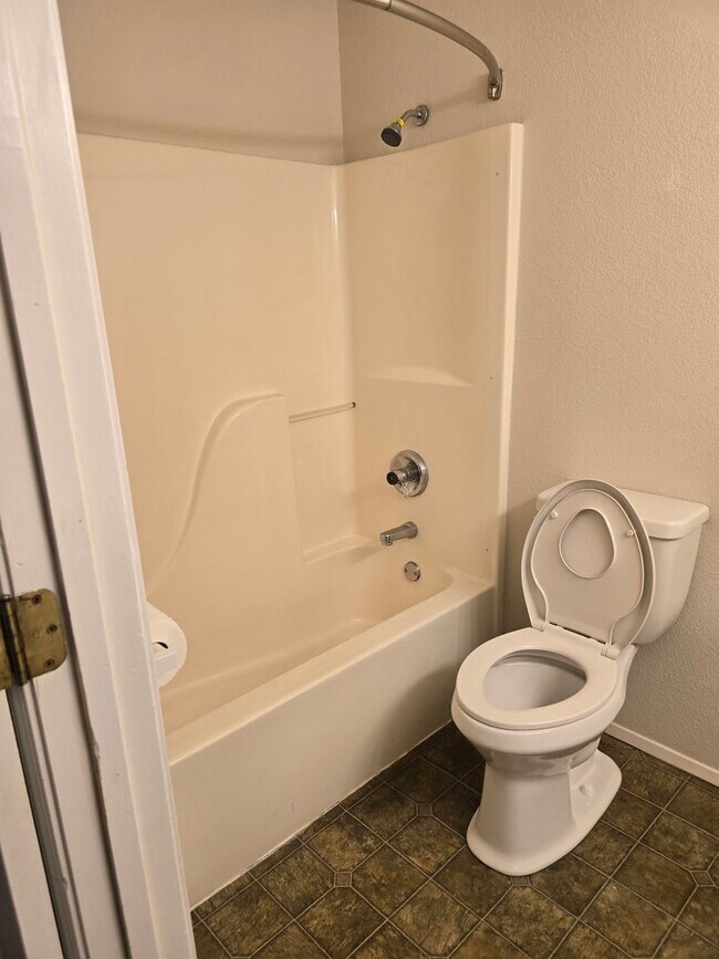 Building Photo - MM2240-1